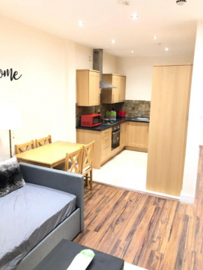 GREATER LONDON HOLIDAY LET @ HANWELL